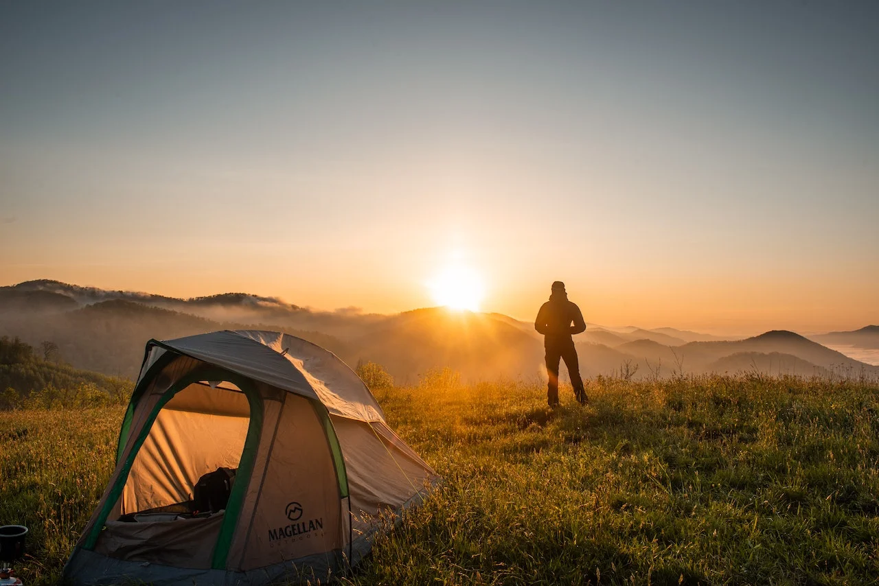 Wat is het verschil tussen kamperen en glamping?